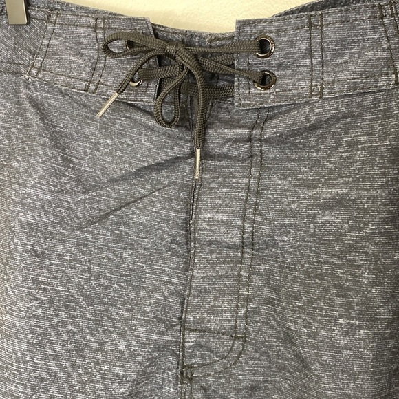 Old Navy Mens Heathered Charcoal Cargo Swim Shorts XXL Quick-Dry Polyester - Picture 3 of 6
